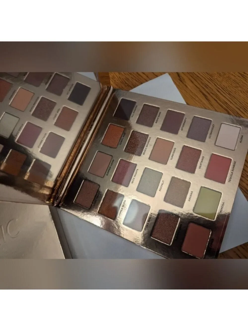 Iconic London Sunset To Sunrise Eyeshadow Palette Size: 20 x 1.6 g, Full Size